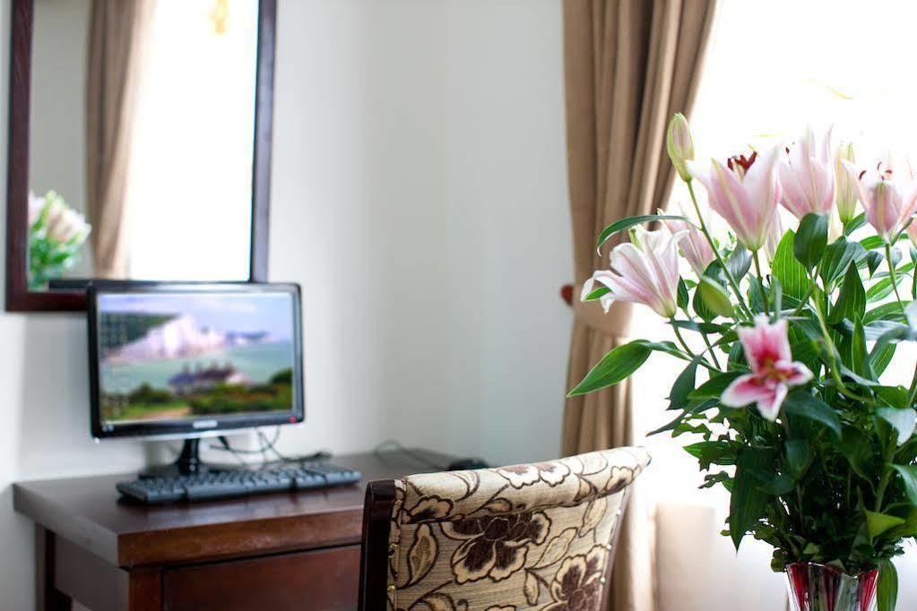 Serene Premier Khách sạn 3*