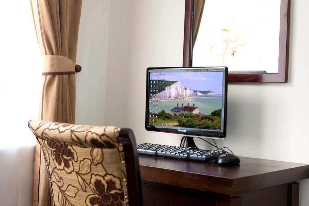 Serene Premier Khách sạn 3*