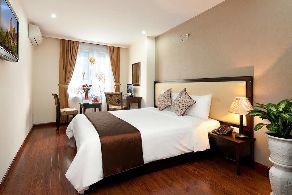 Khách sạn Serene Premier 3*